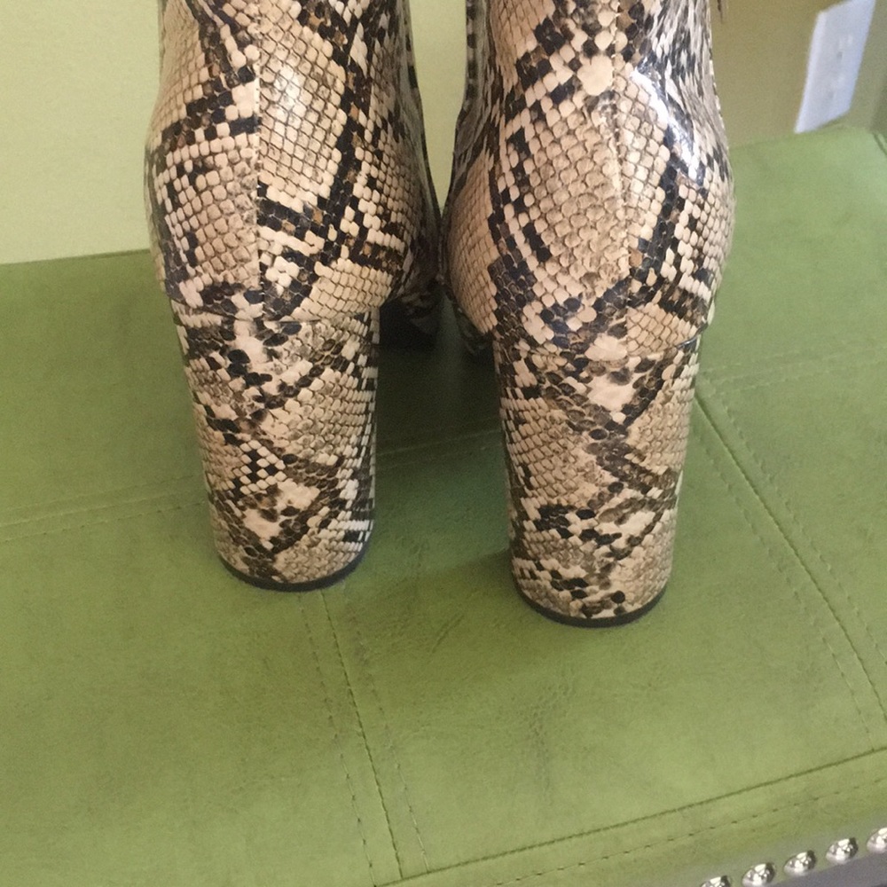 Ladies python print booties - Picture 4 of 6